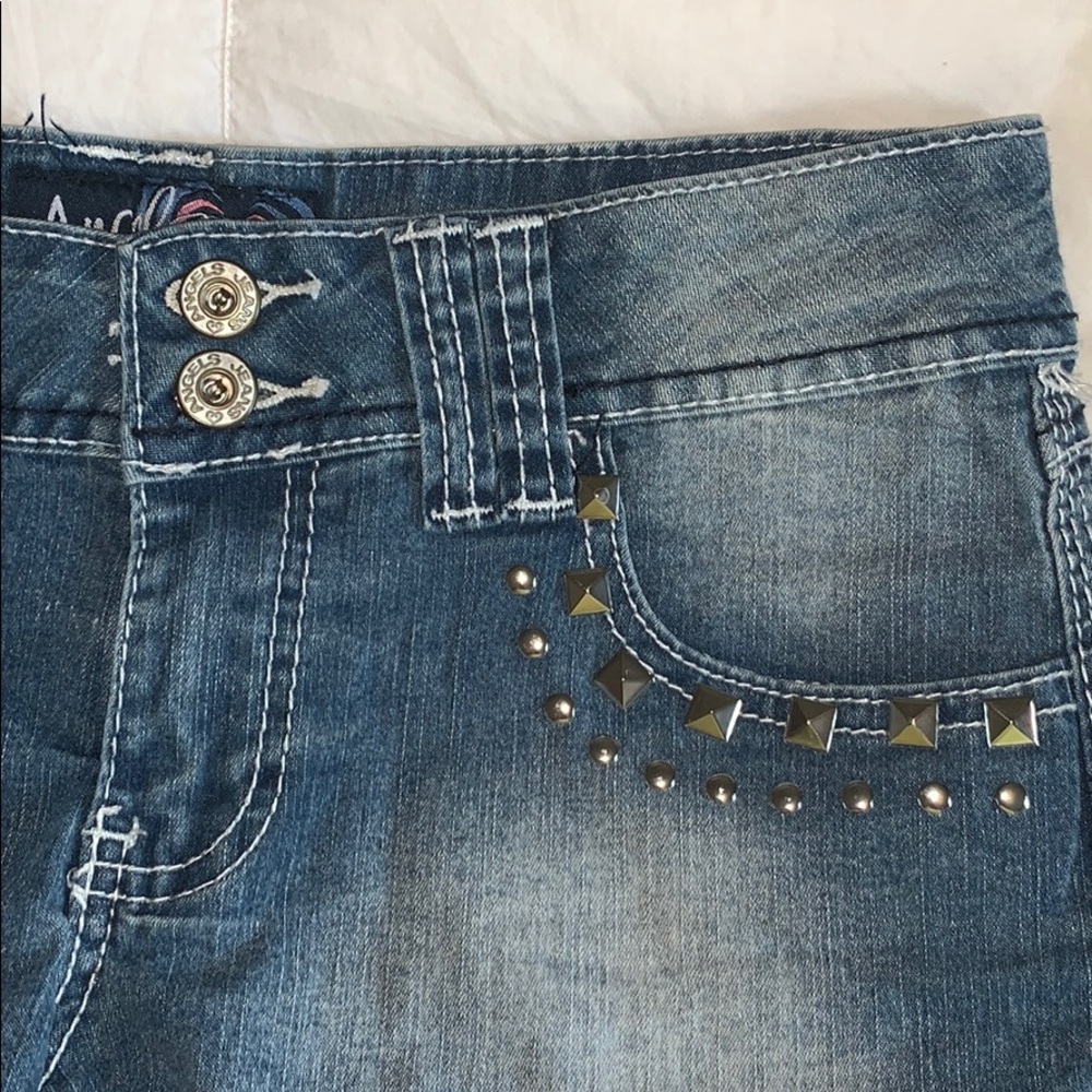 Angels | Shorts - Picture 2 of 3